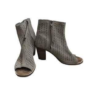 Toms Size 7 Majorca Light Grey Perforated Peep Toe Zip Up Block Heel Booties